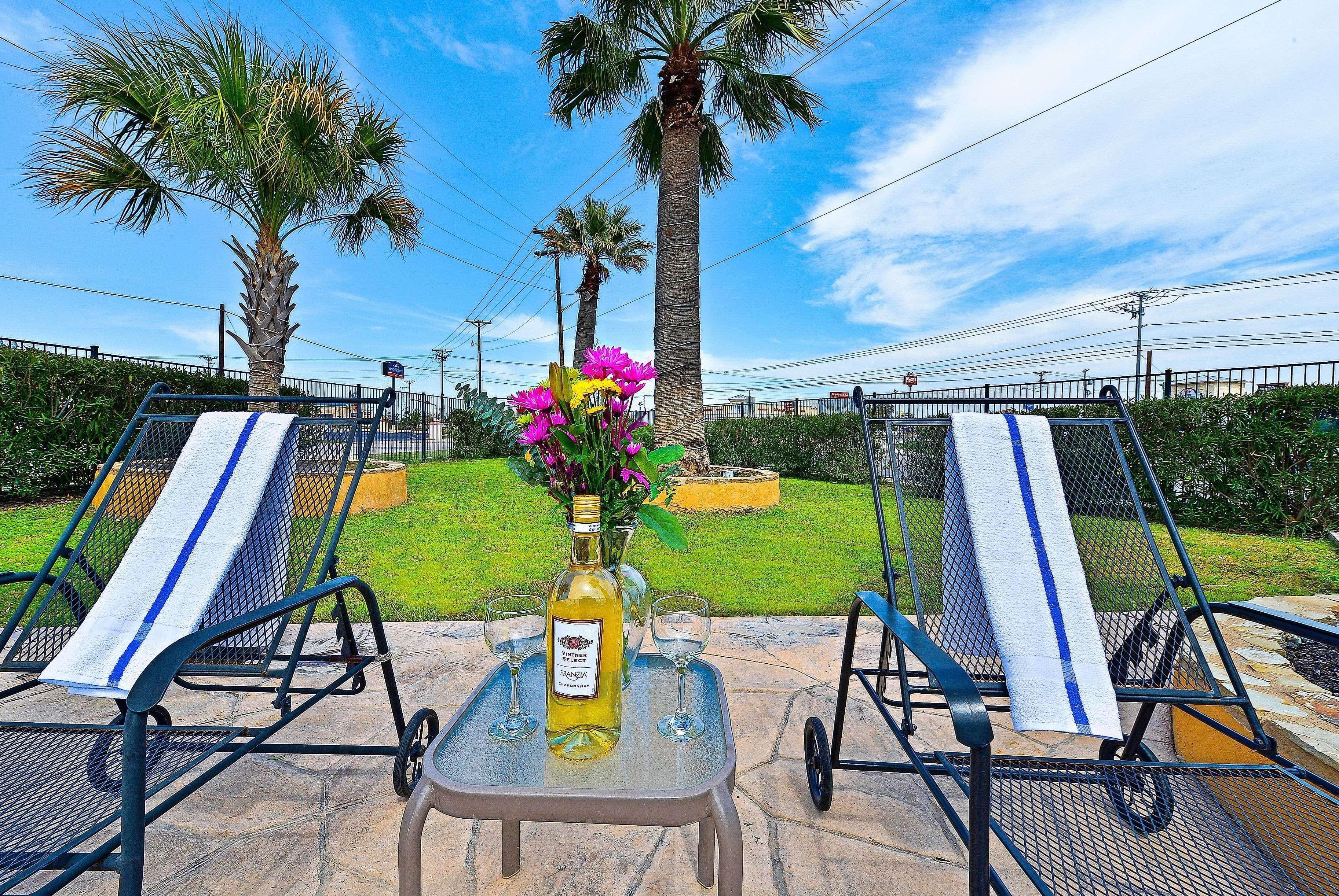 Microtel Inn & Suites By Wyndham New Braunfels I-35 Экстерьер фото