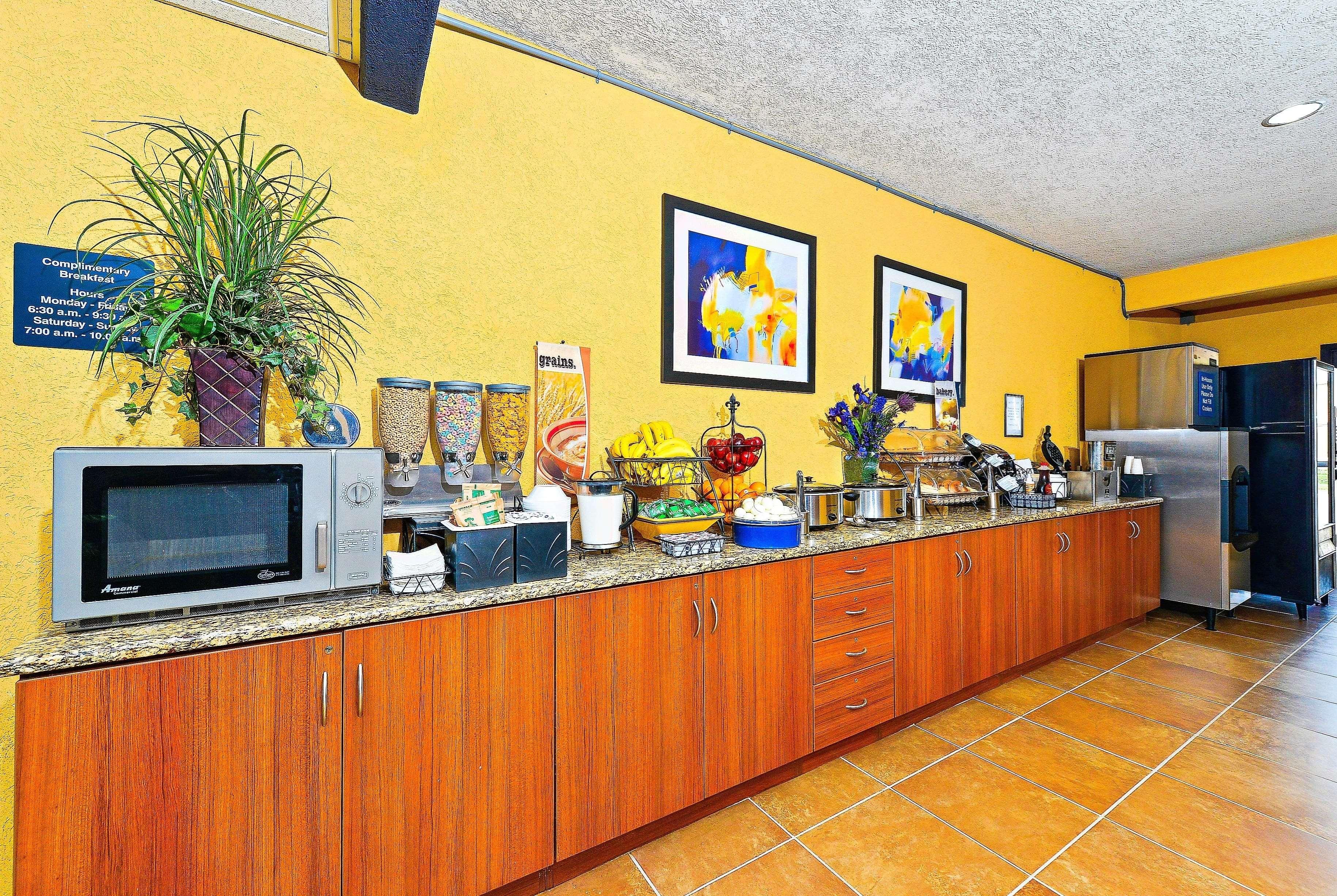 Microtel Inn & Suites By Wyndham New Braunfels I-35 Экстерьер фото