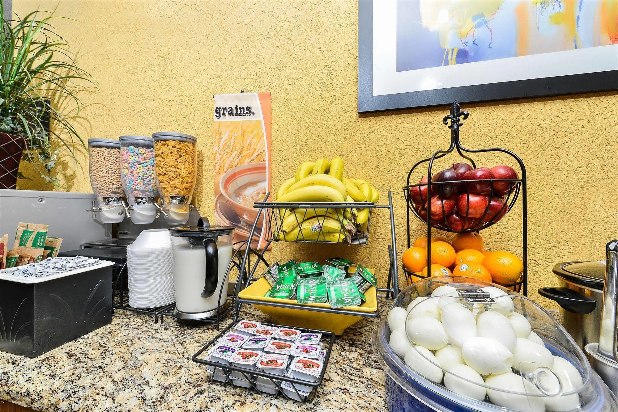 Microtel Inn & Suites By Wyndham New Braunfels I-35 Экстерьер фото